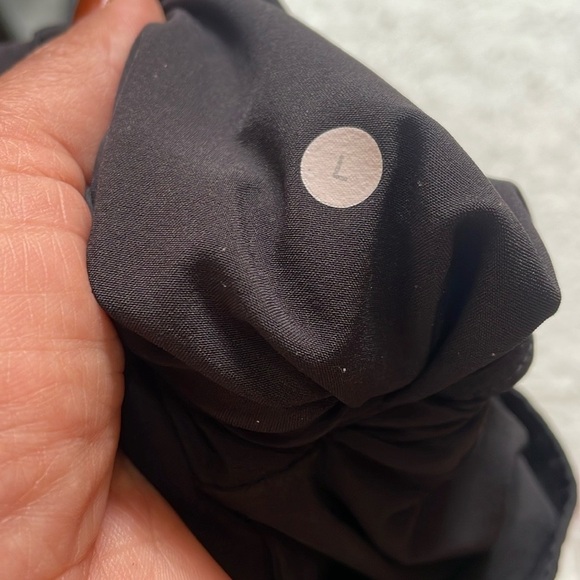 Lululemon Men's Black Athletic Shorts - Picture 3 of 8